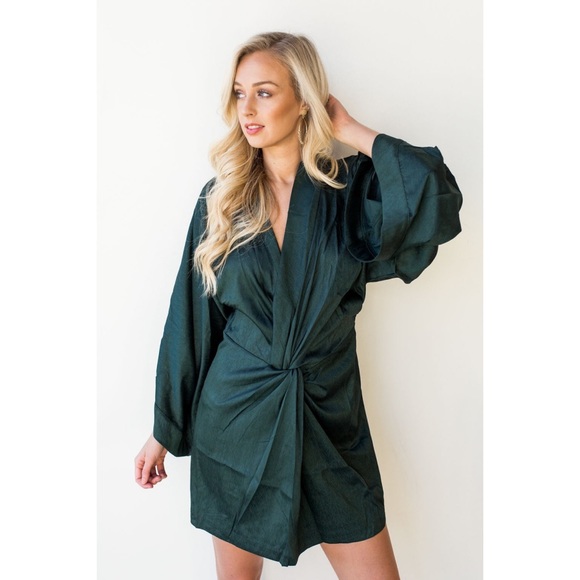 Storia Kimono Sleeve Knot Front Mini Dress Emerald Satin Open Back - Picture 2 of 11